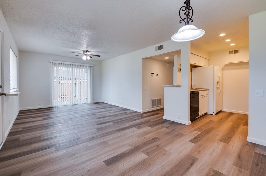 4418 Westminster Dr, Irving, TX 75038