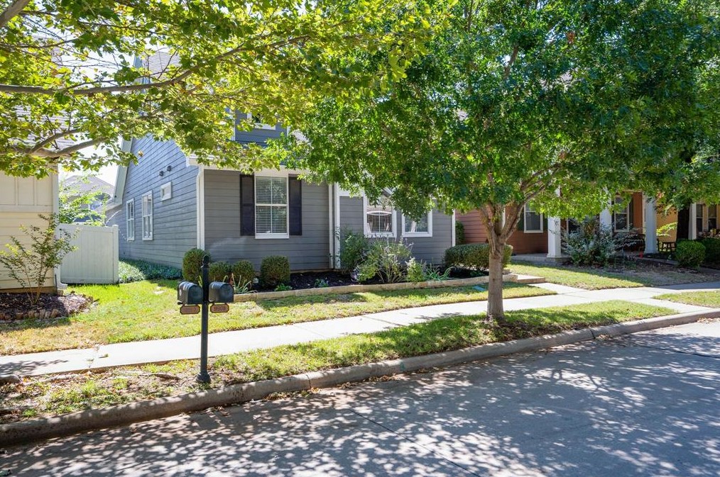 9908 Lexington Dr, Aubrey, TX 76227