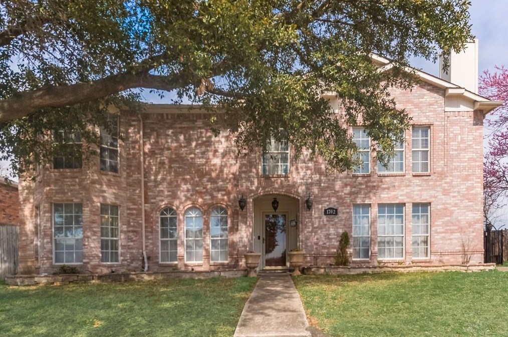 1702 Lincoln Dr, St Paul, TX 75098