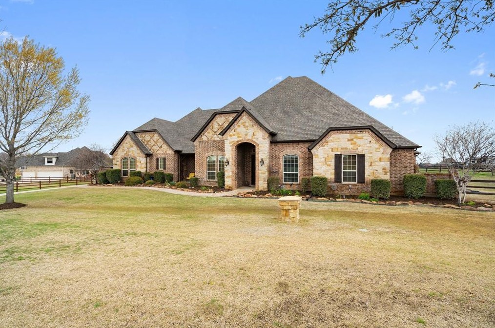 1215 Ruby Lea Ln, Fort Worth, TX 76179