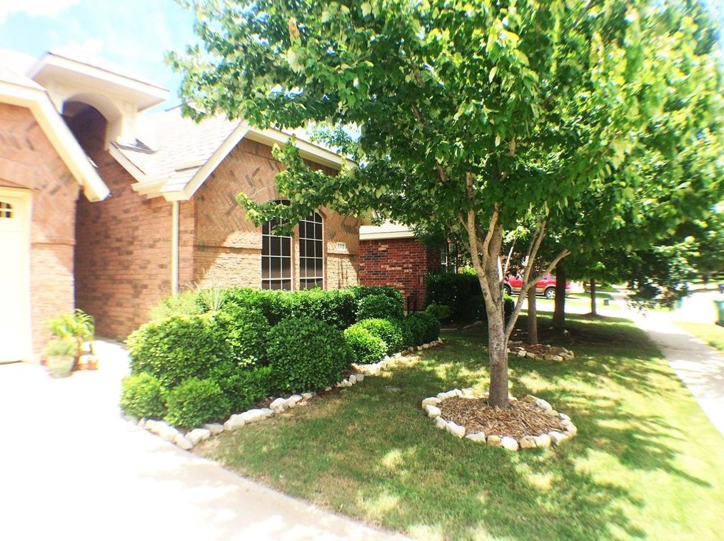 5912 Meadowglen Dr, Argyle, TX 76226