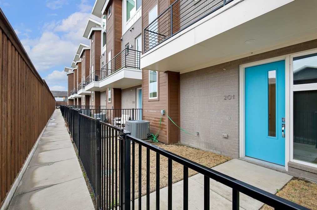 4626 Munger Ave, Dallas, TX 75204-4742