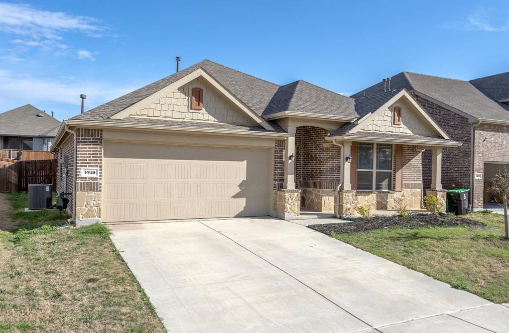 1409 Lake Grove Dr, Oak Point, TX 75068
