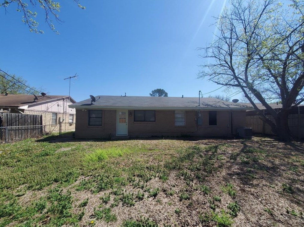 2625 Cumberland Dr, Mesquite TX  75150-5208 exterior