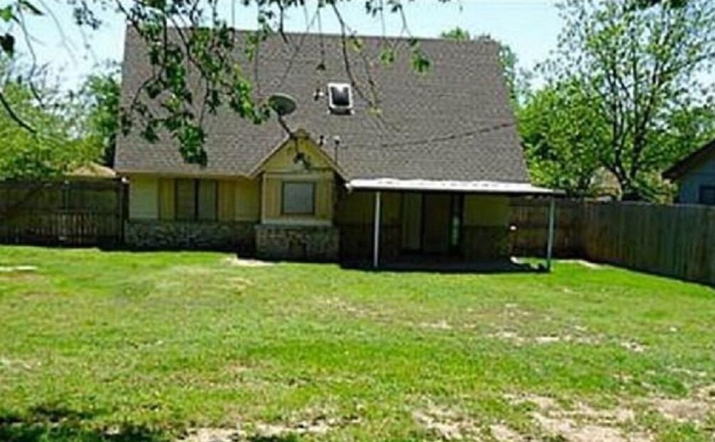 1715 W Doyle St, Granbury, TX 76048