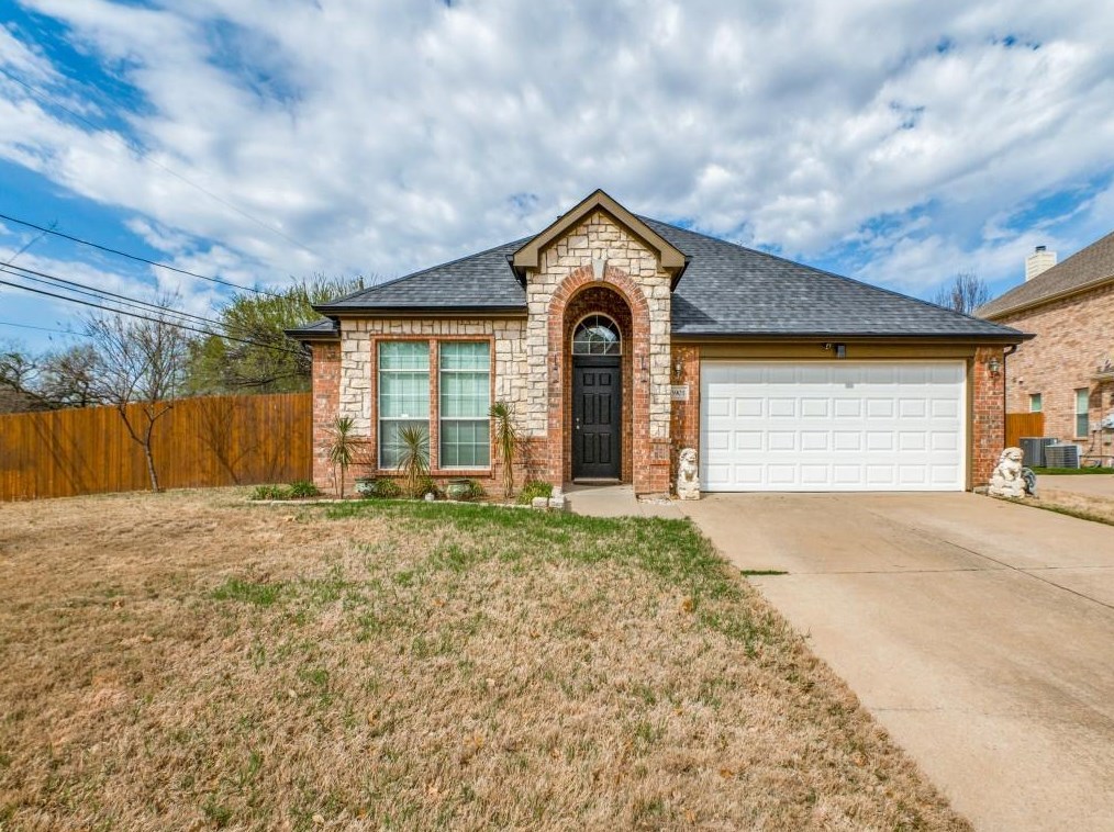 3901 Lochridge Ct, Fort Worth, TX 76180