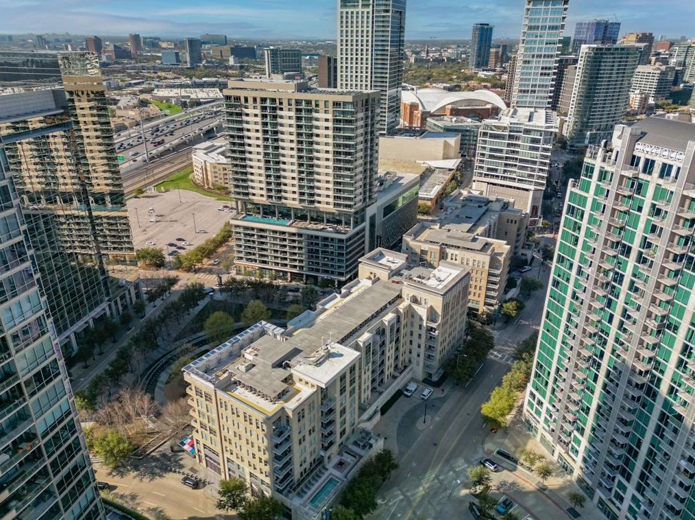 2323 Houston St, Dallas TX  75219-7626 exterior