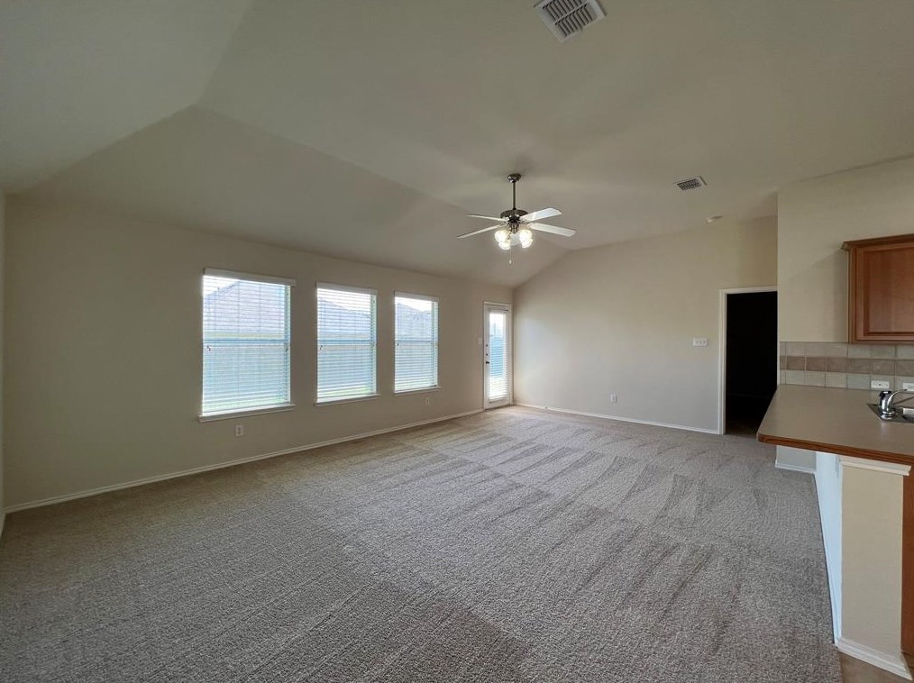 533 Creekbend St, Crowley TX  76036-3484 exterior