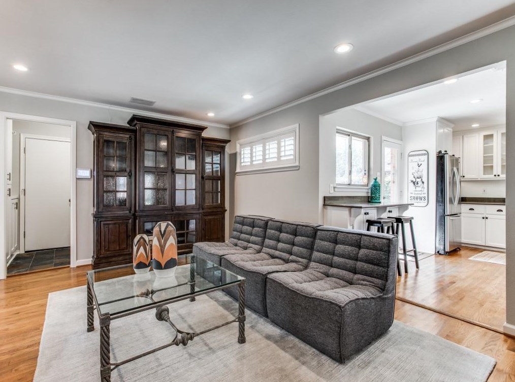 3636 Regent Dr, Dallas TX  75229-5244 exterior