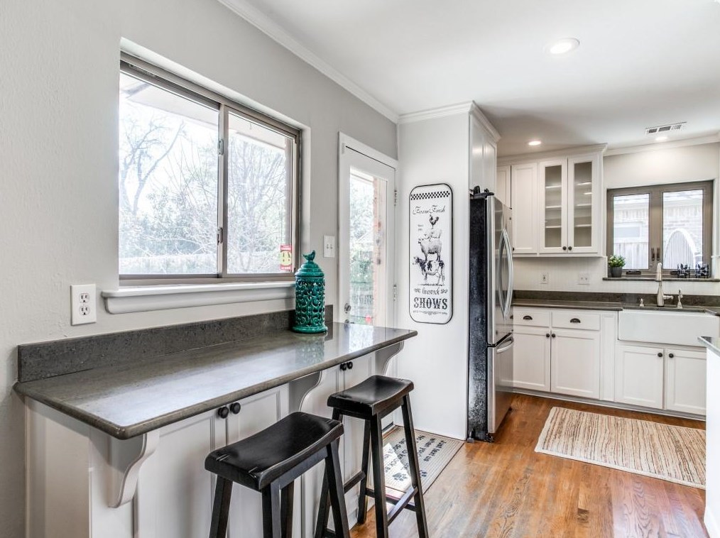 3636 Regent Dr, Dallas TX  75229-5244 exterior