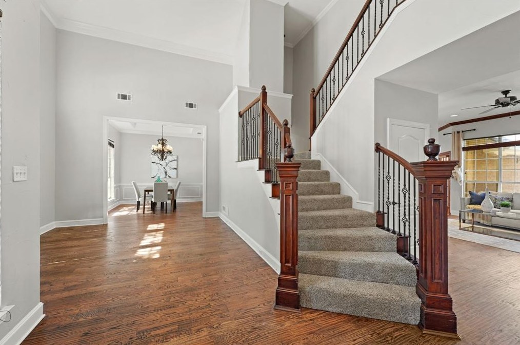 2033 Le Mans Dr, Carrollton TX 75006-4337 exterior