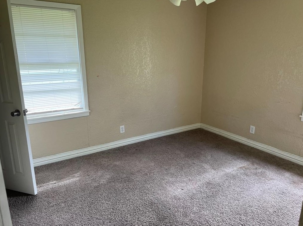 529 Nw King St, Burleson, TX 76028