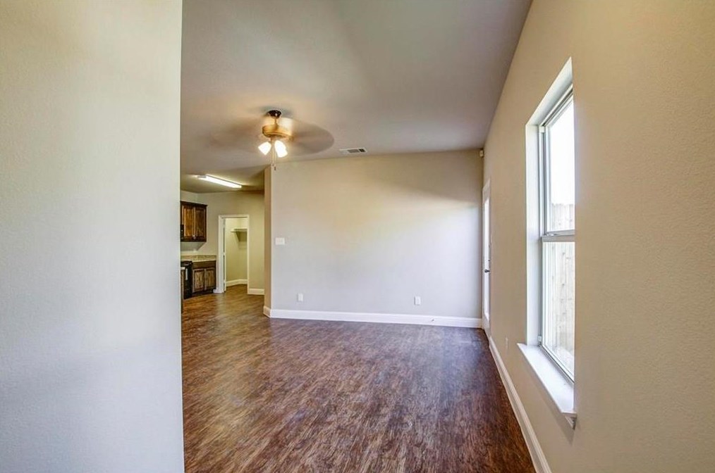 425 Canvas Ct, Crowley, TX 76036