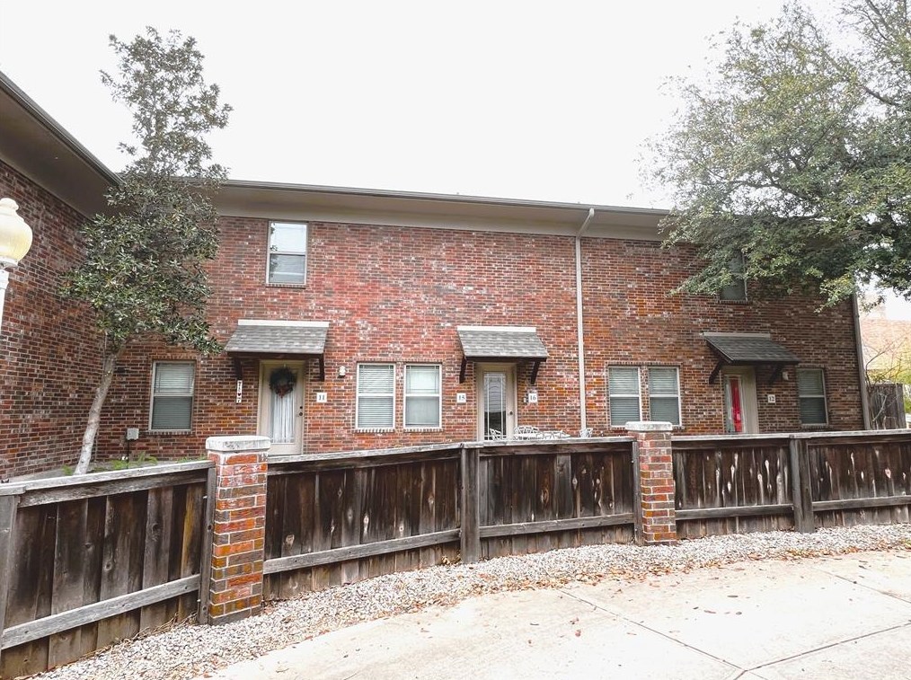 420 W Franklin St #15, Waxahachie, TX 75165