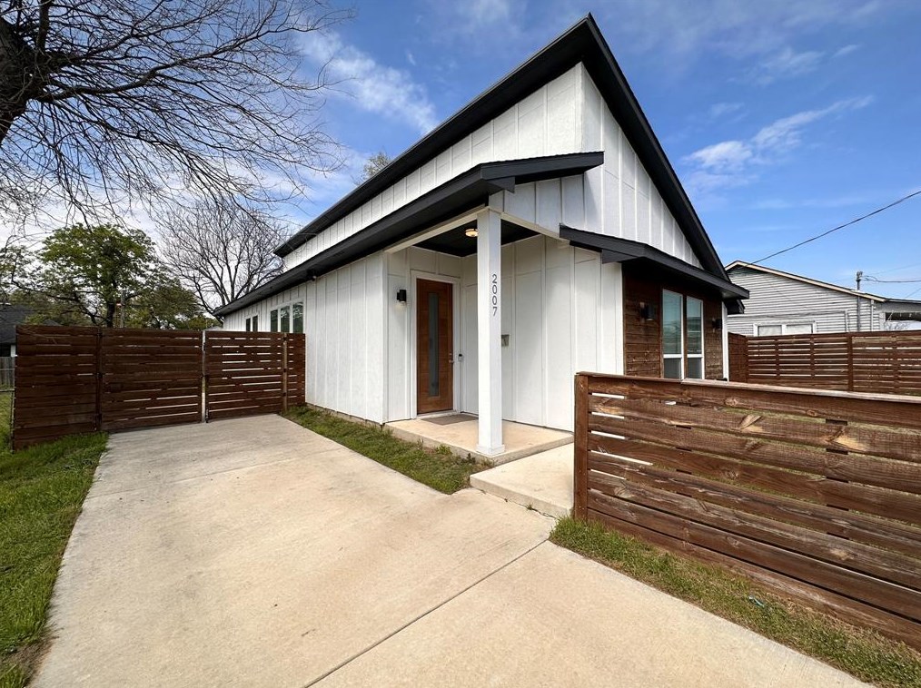 2007 E Overton Rd, Dallas, TX 75216