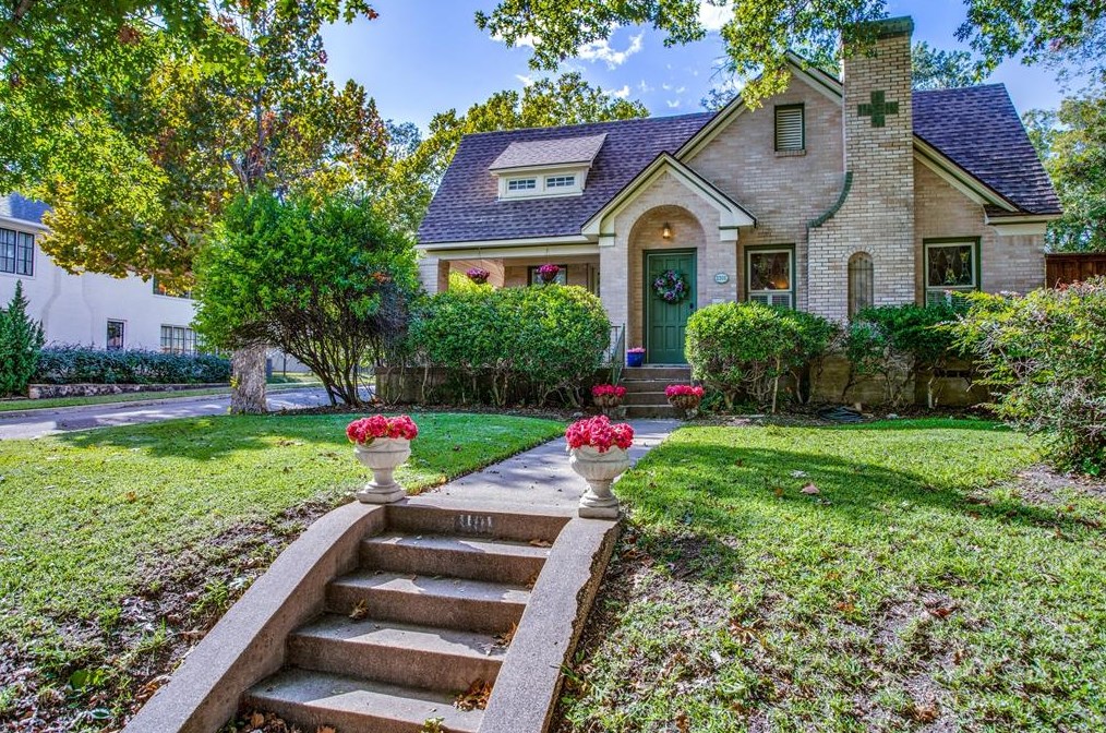 1101 Winnetka Ave, Dallas TX  75208-3755 exterior