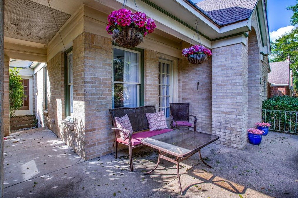 1101 Winnetka Ave, Dallas TX  75208-3755 exterior