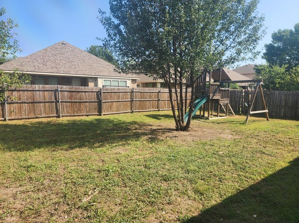 625 Hutchins Dr, Crowley, TX 76036