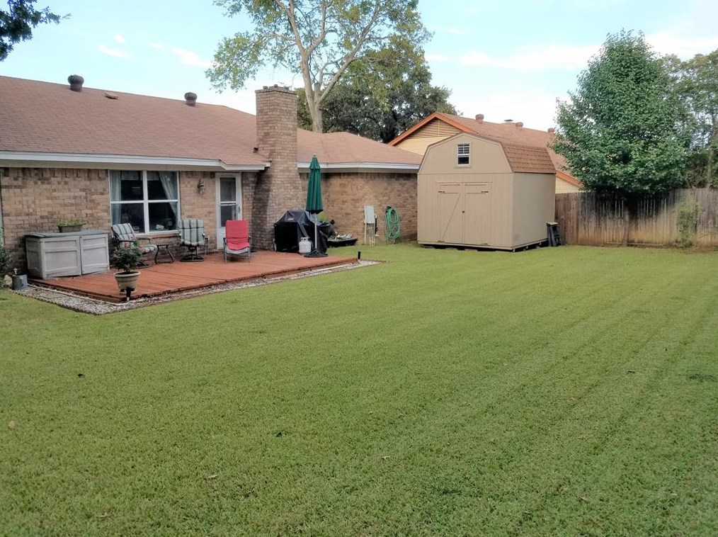 907 Woodcreek Ct, Euless, TX 76039