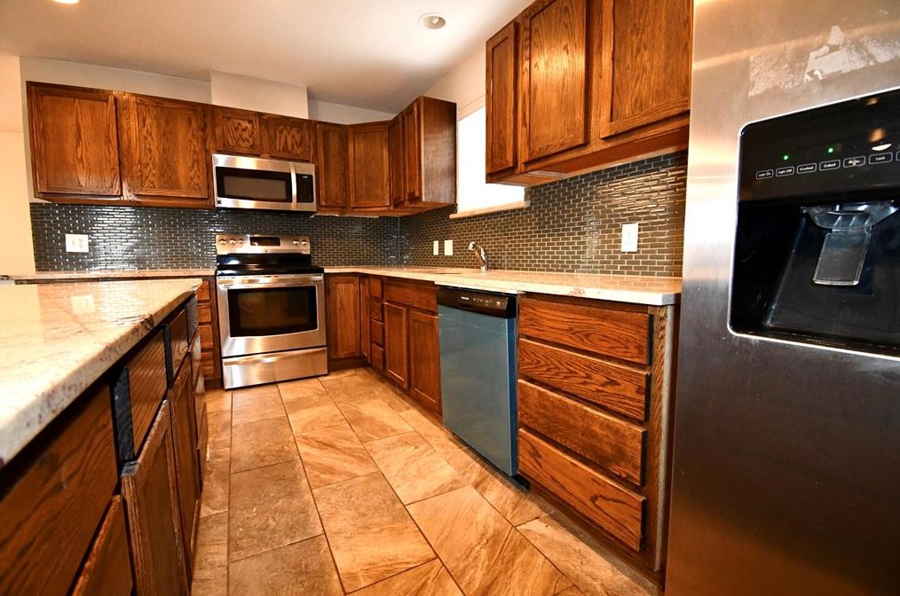 1002 Sam Hill St, Irving, TX 75062