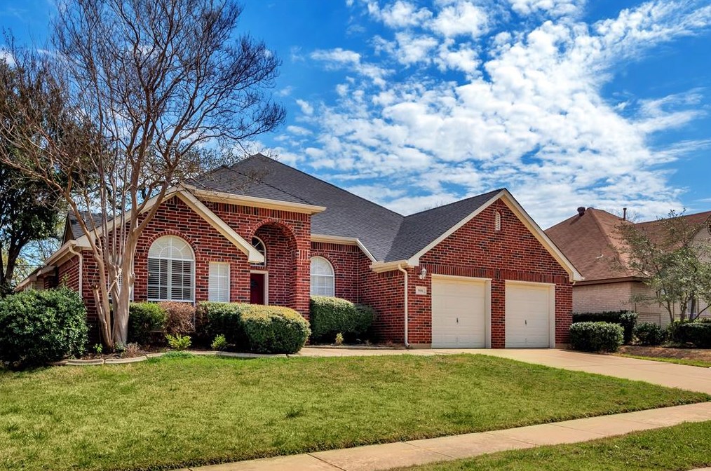 906 Becker Dr, Euless, TX 76039