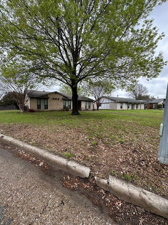 213 Long Shadow Ln, Mesquite, TX 75149