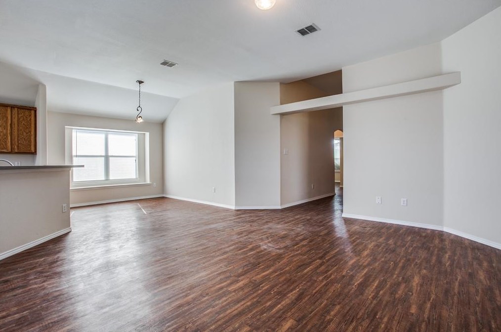 964 Jockey Club Ln, Fort Worth, TX 76179