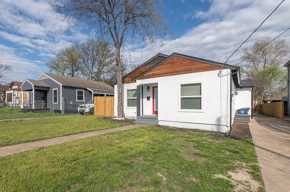 2151 Overton Rd, Dallas, TX 75216-5712