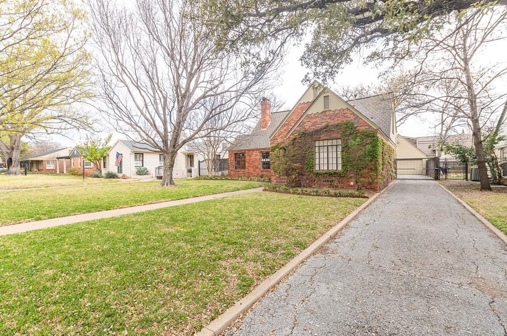 3624 Westcliff Rd S, Fort Worth, TX 76109