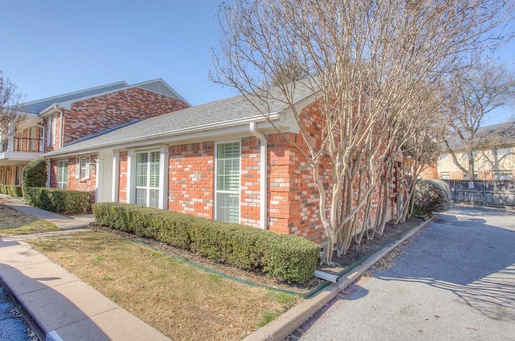 1029 Roaring Springs Rd, Fort Worth, TX 76114