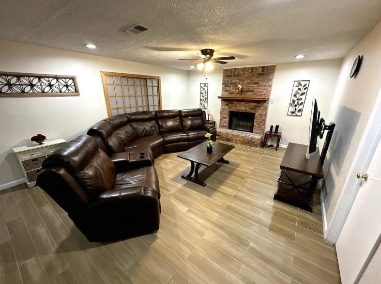 4250 Claremont Dr, Grand Prairie TX  75052-1302 exterior