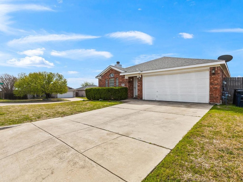 10213 Cypress Hills Dr, Fort Worth, TX 76108-4951