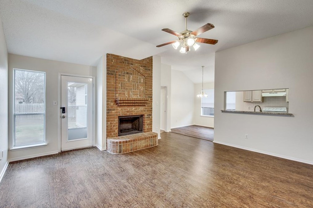 737 Dema Ln, Burleson, TX 76028