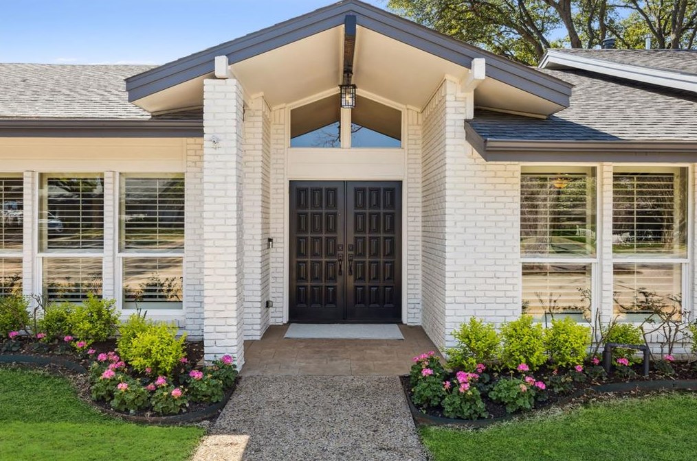 3850 Peter Pan Dr, Dallas, TX 75229-3908