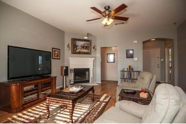 212 Shadow Bend Dr, Oak Leaf, TX 75154
