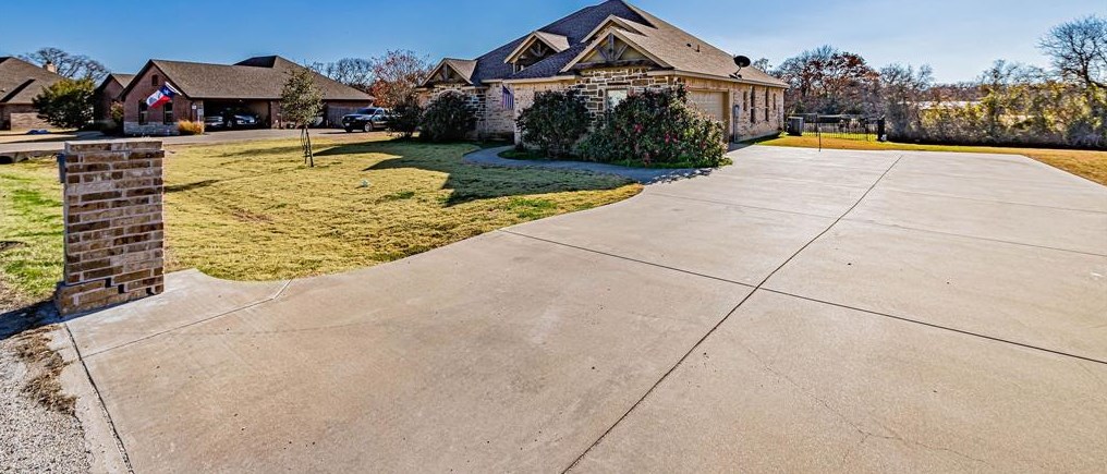 3805 Upper Lake Cir, Granbury, TX 76049