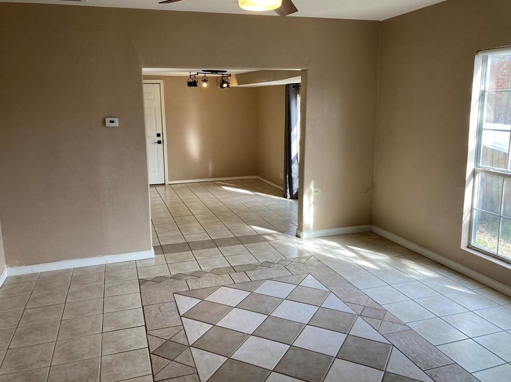 1010 N Main St, Carrollton, TX 75006