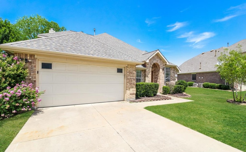 8 Willowstone Ct, Midlothian, TX 76063