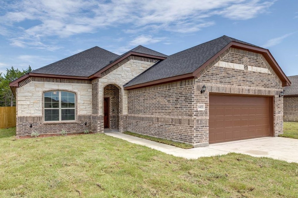 1422 Avenue C, Grand Prairie TX  75051-3417 exterior