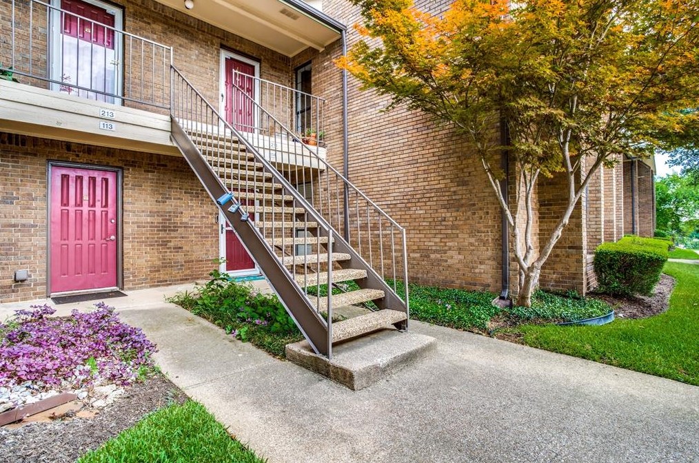 2505 Wedglea Dr Apt 113, Dallas, TX 75211