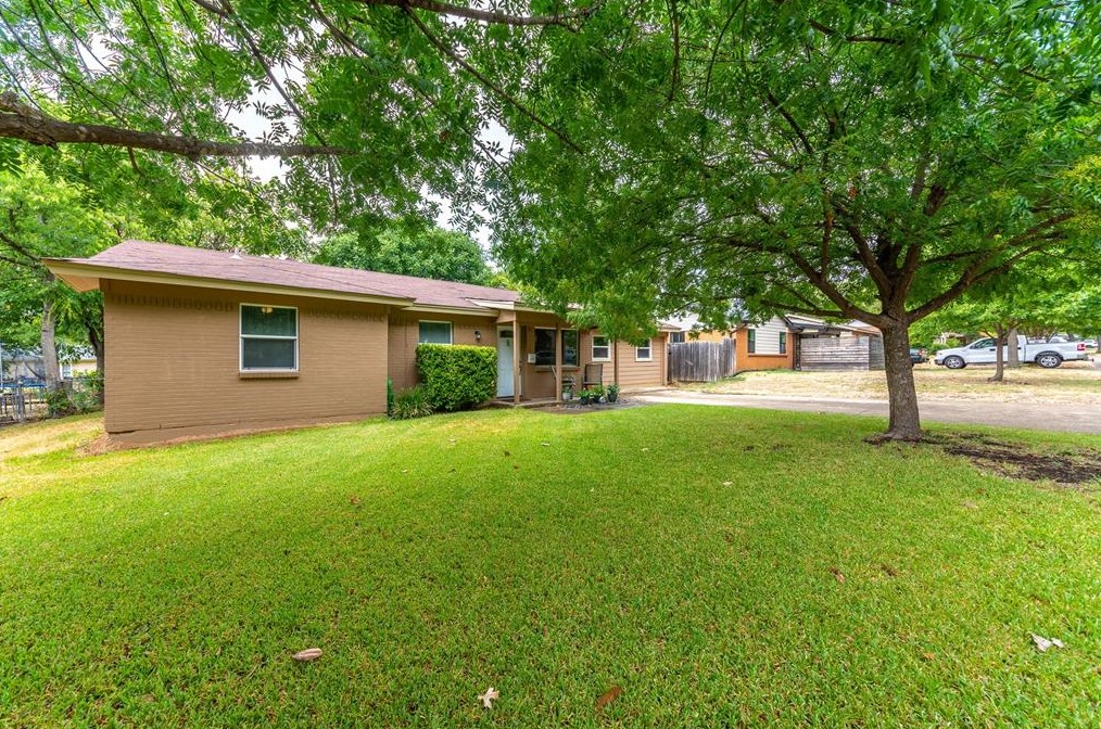 13215 Blossomheath Ln, Dallas, TX 75240