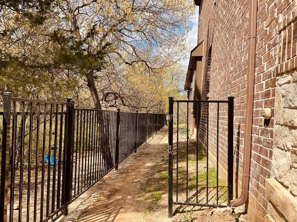 6802 Hawks Nest Ct, Dallas, TX 75227