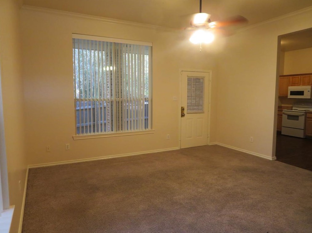 927 Cedar Ridge Dr, Desoto, TX 75115