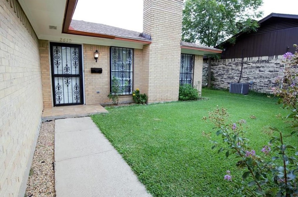 2610 Sam Houston Dr, Garland, TX 75044