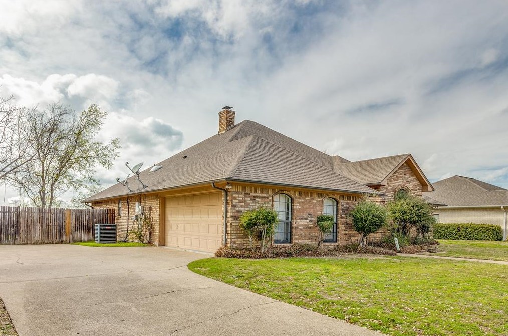 329 Sexton Ln, Fort Worth, TX 76126