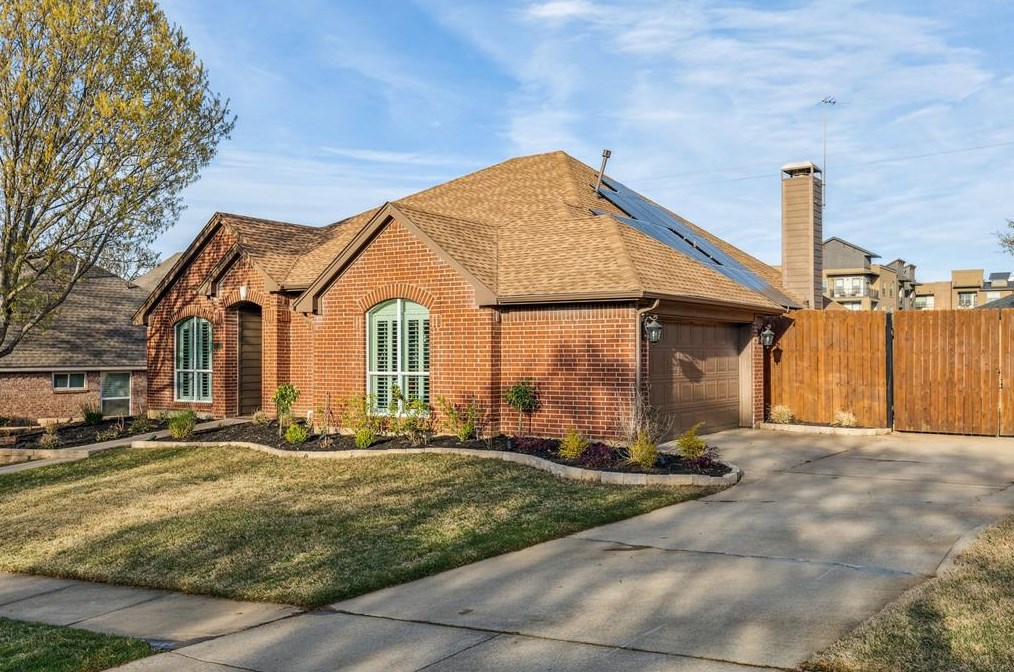 8636 Shadybrooke Dr, North Richland Hills, TX 76182