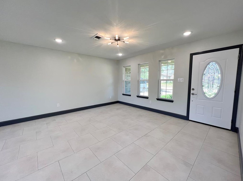 901 Piccadilly Cir, Hurst, TX 76053