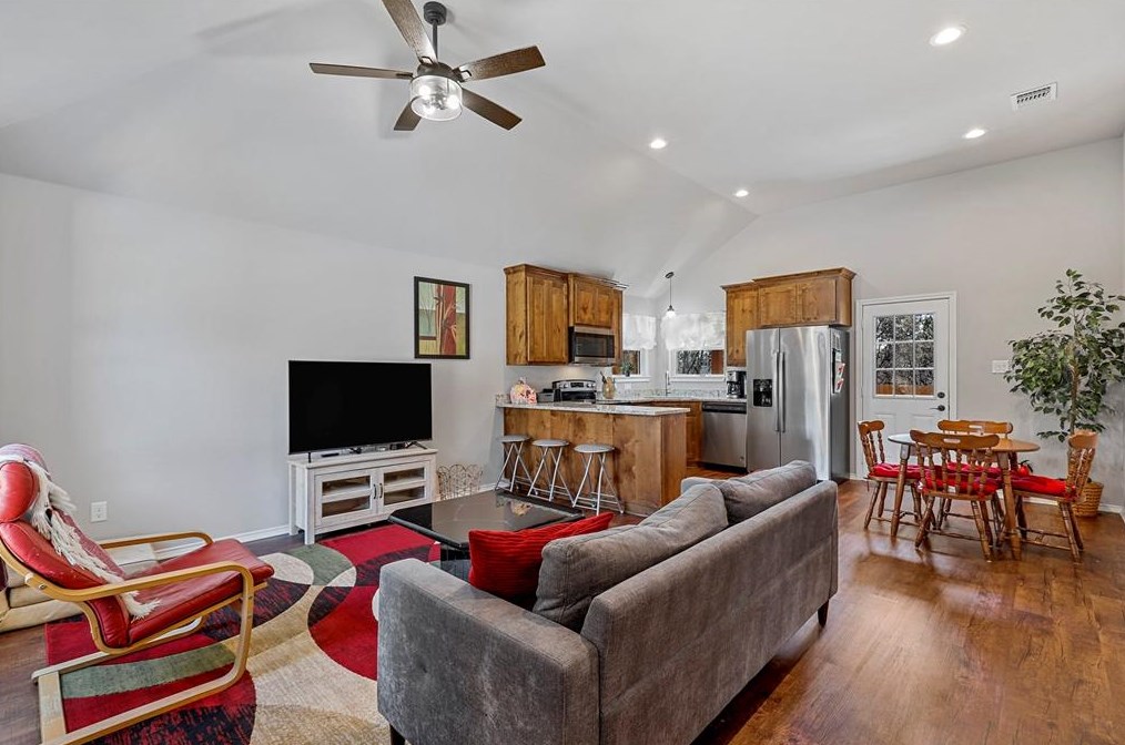 1519 Corona Dr, Granbury, TX 76048