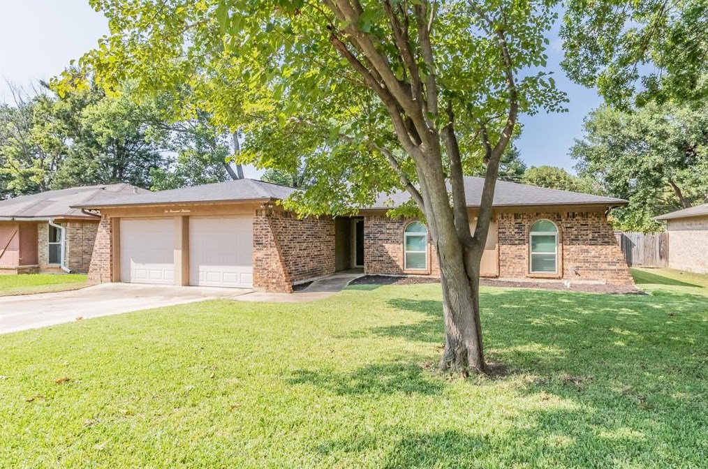 2013 Memphis Dr, Bedford, TX 76022