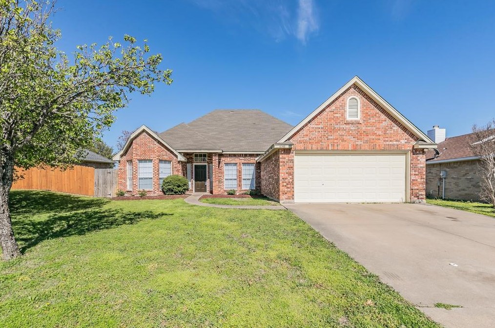 6348 Knoll Ridge Dr, Dallas TX  75249-3826 exterior